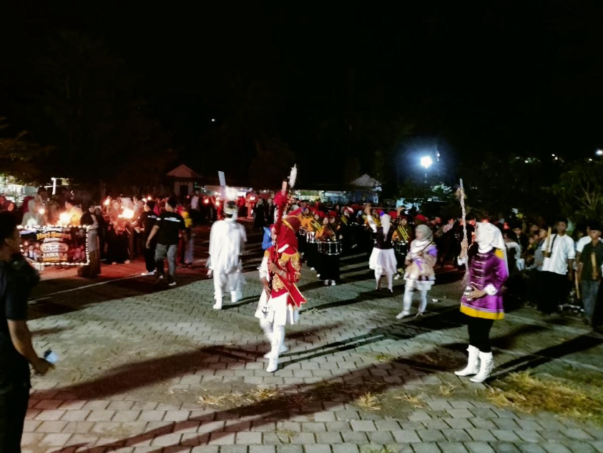 Lautan Cahaya di Desa Wisata Cipari Ribuan Obor dan Atraksi Api Spektakuler Meriahkan Hari Santri Nasional 2026